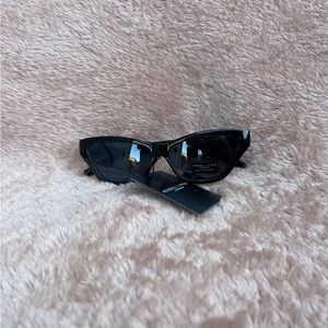 Kendall and Kylie black sunglasses NWT